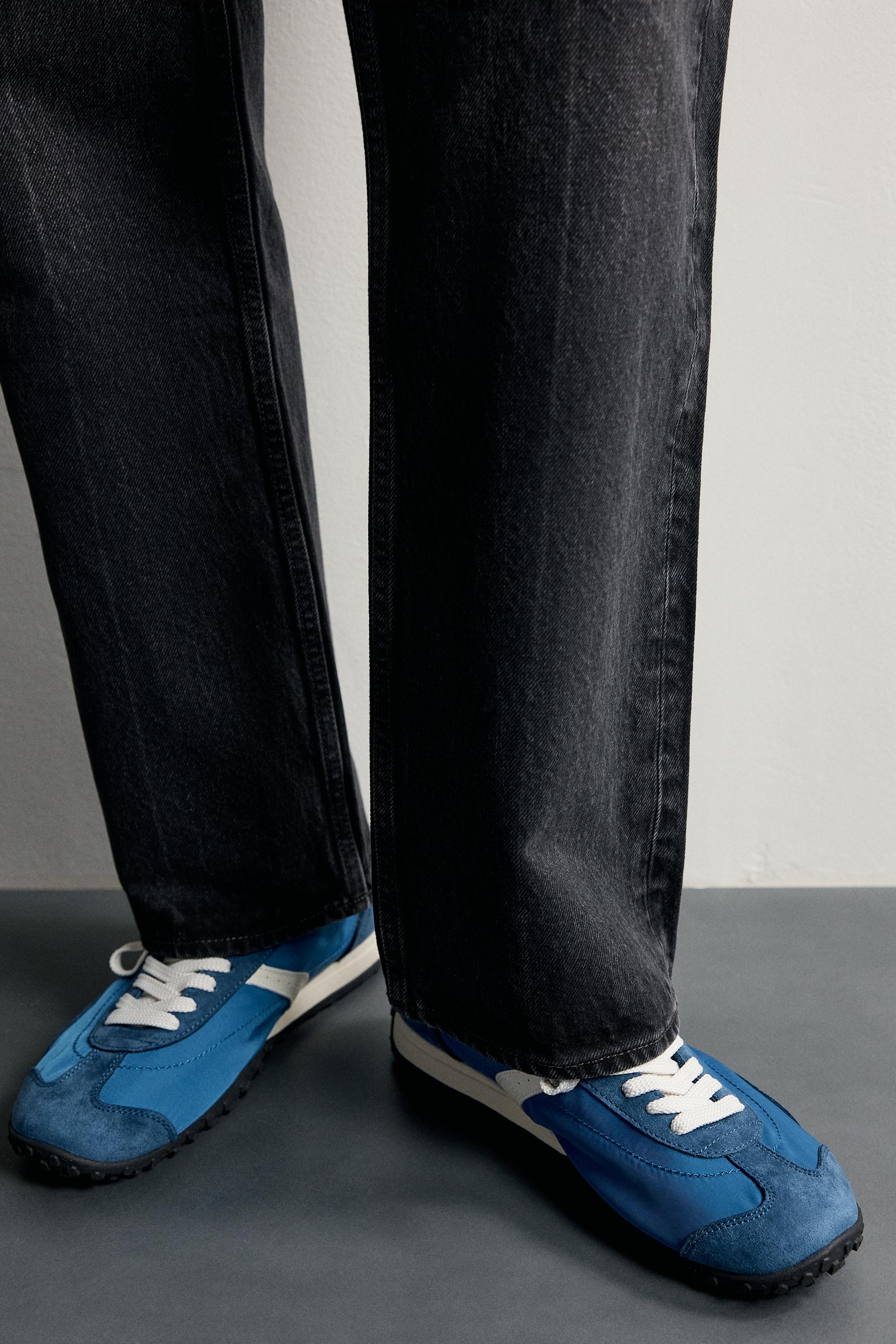 RETRO-STYLE SNEAKERS